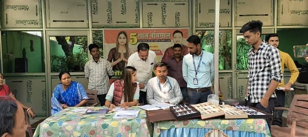 बोकारो : चास से महापौर प्रत्याशी गौरी रानी ने जरूरतमद लोगों के लिए लगवाया निशुल्क जांच शिविर, लगभग 500 लोगों ने कराया जांच